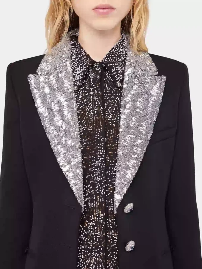 Abrigo largo de lana con cuello de lentejuelas