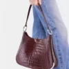 Bolso de piel con anilla grande