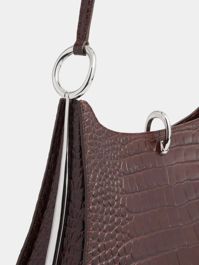 Bolso de piel con anilla grande