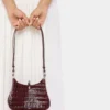 Bolso de piel con anilla pequeña
