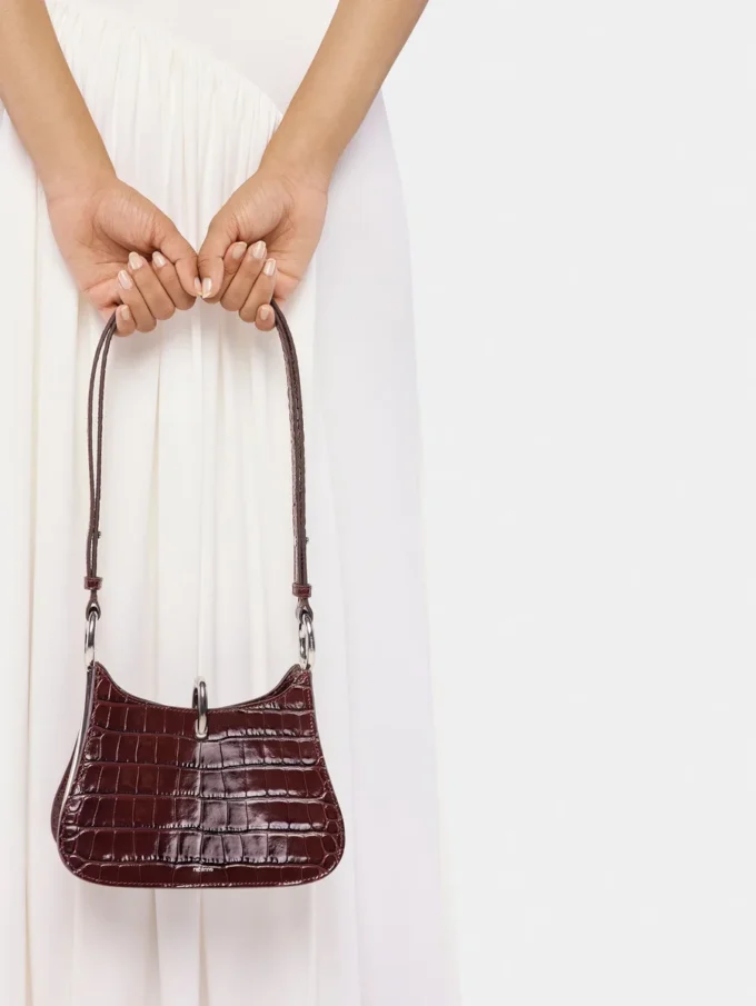 Bolso de piel con anilla pequeña