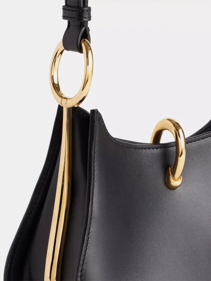 Bolso de piel con anilla pequeña