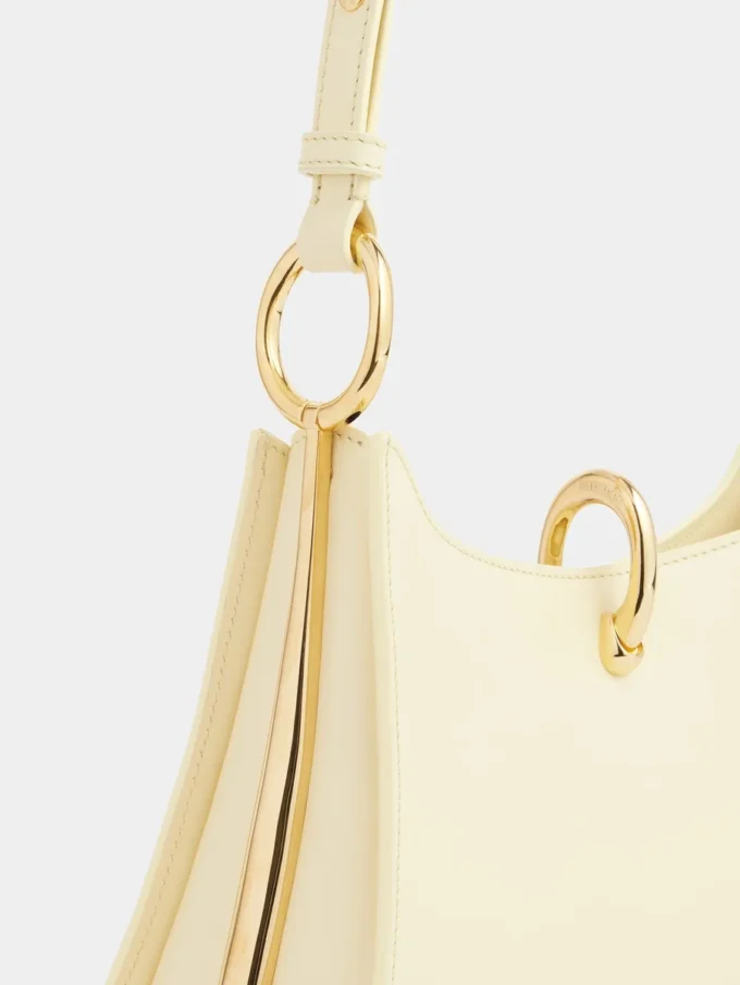 Bolso de piel con anilla pequeña