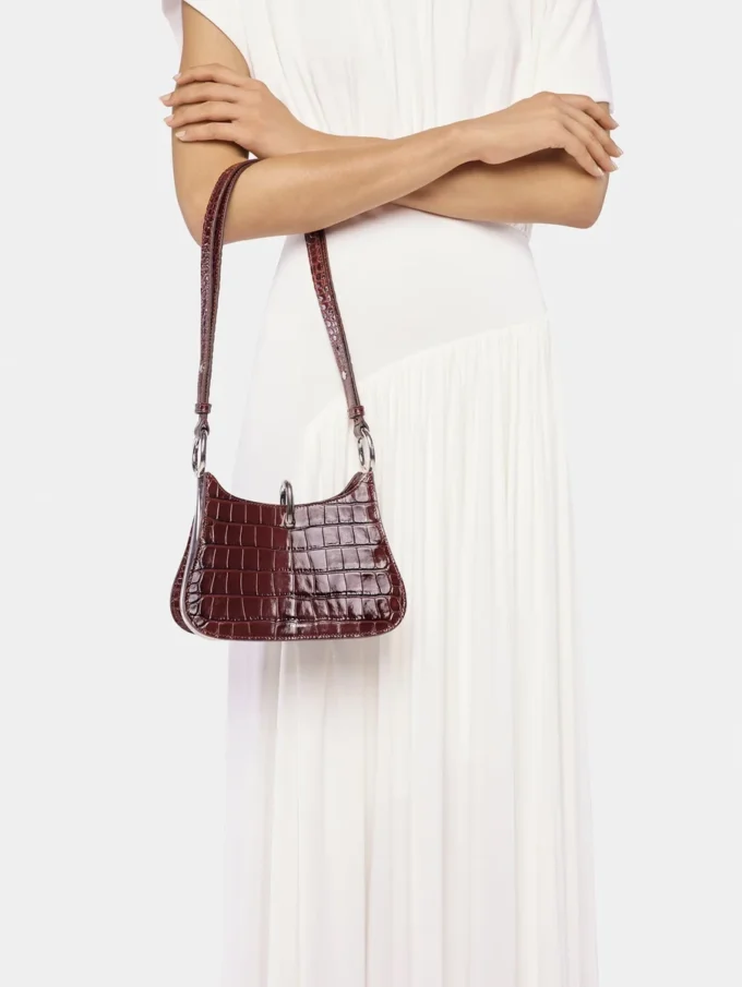 Bolso de piel con anilla pequeña