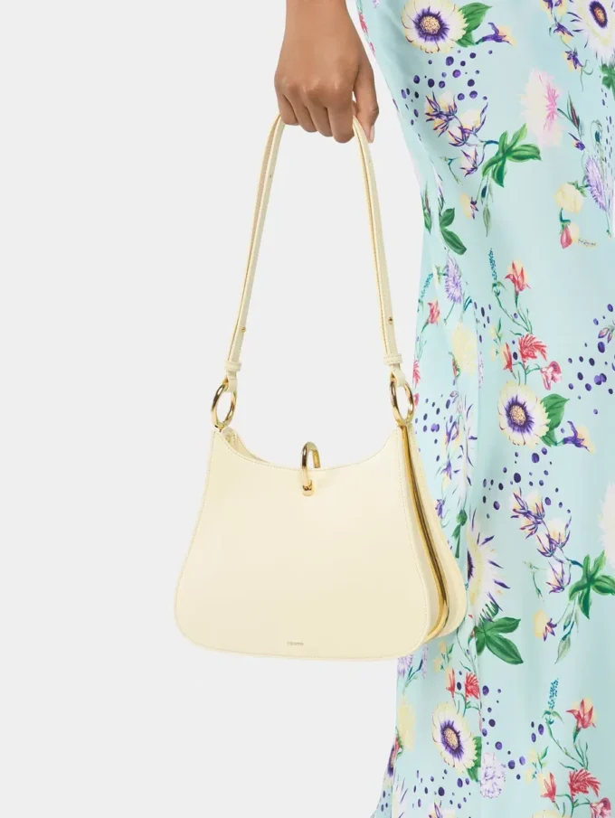 Bolso de piel con anilla pequeña