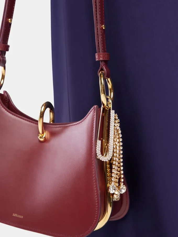 Bolso de piel con anilla pequeña