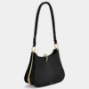 Bolso de piel con anillas medianas.
