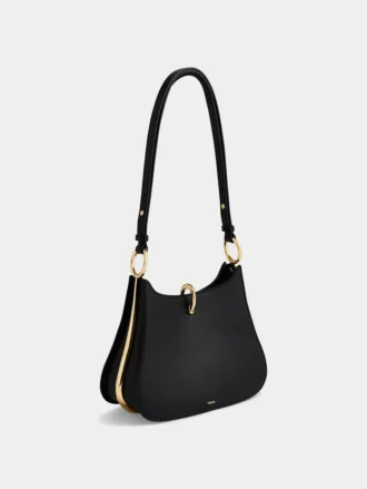 Bolso de piel con anillas medianas.