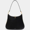 Bolso de piel con anillos grandes