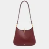 Bolso mediano de cuero con anillos