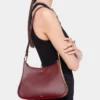 Bolso mediano de cuero con anillos
