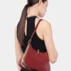 Bolso mediano de cuero con anillos