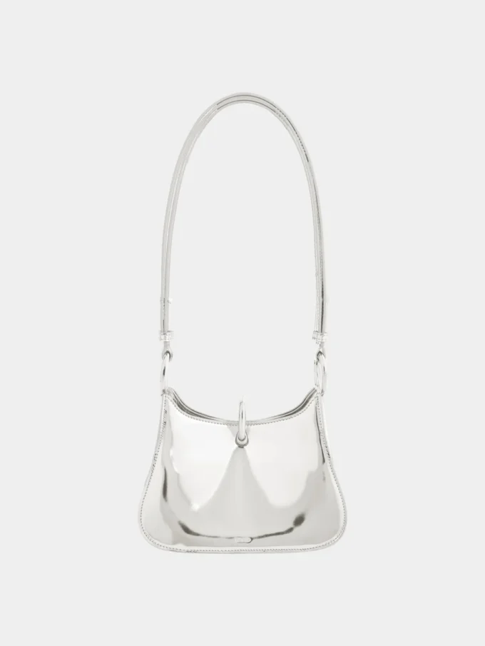 Bolso pequeño de cuero con anillas