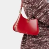 Bolso pequeño de cuero con anillas
