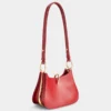Bolso pequeño de cuero con anillas