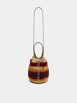 Bolso tipo cubo de rafia