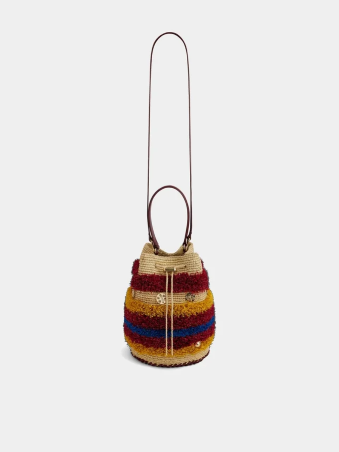 Bolso tipo cubo de rafia
