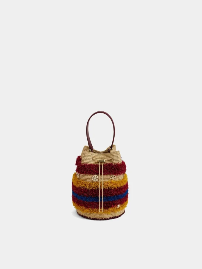 Bolso tipo cubo de rafia