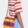 Bolso tipo cubo de rafia