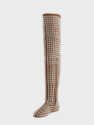 Botas altas con tachuelas