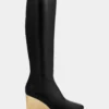 Botas de cuero doradas hasta la rodilla