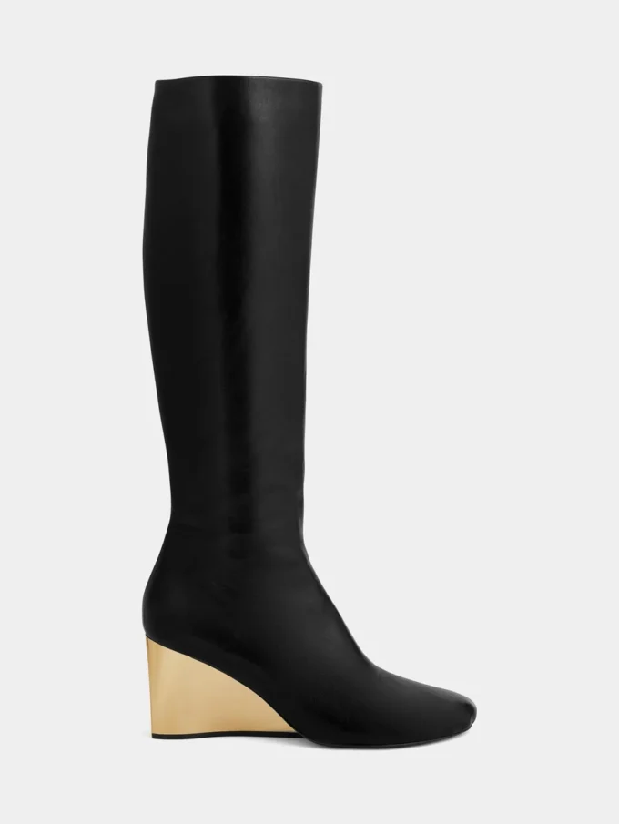 Botas de cuero doradas hasta la rodilla