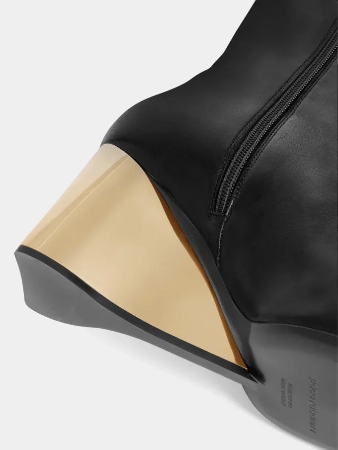 Botas de cuero doradas hasta la rodilla