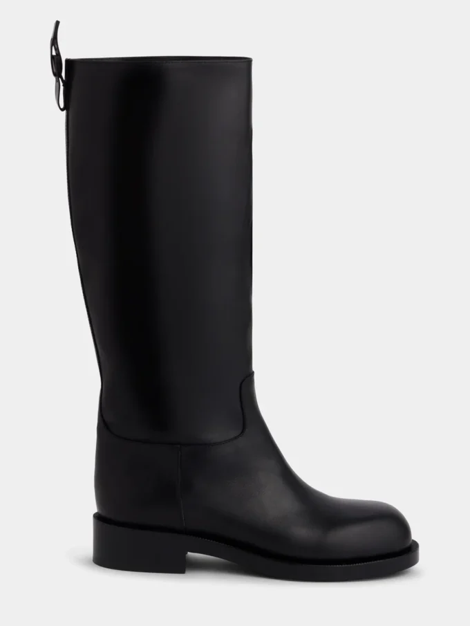Botas negras de piel lisa