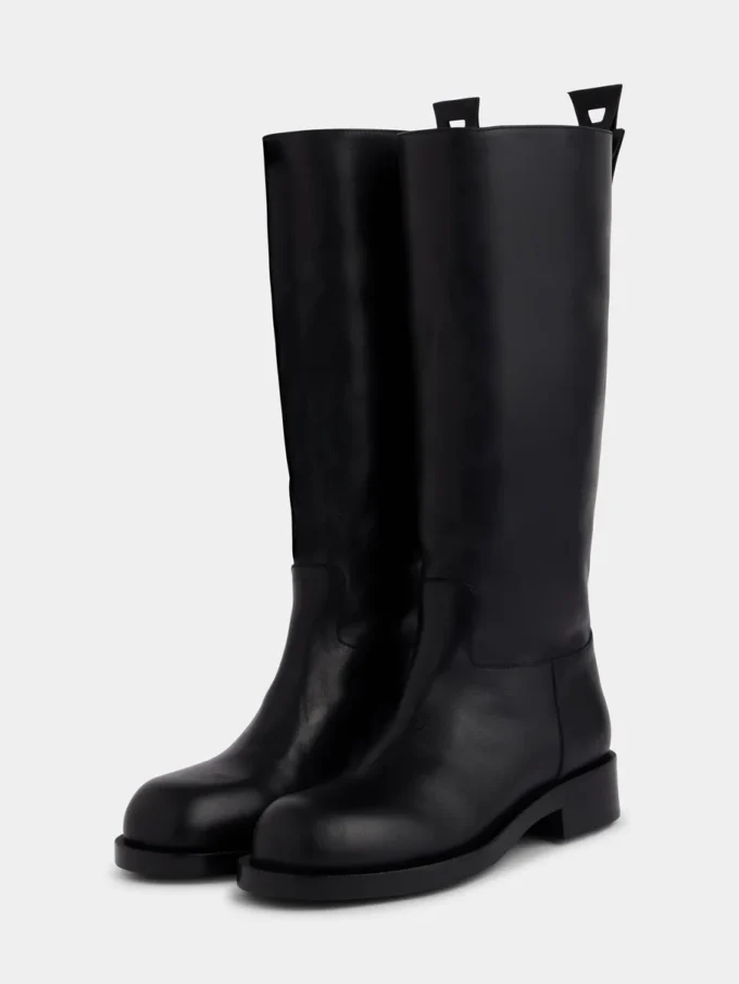 Botas negras de piel lisa