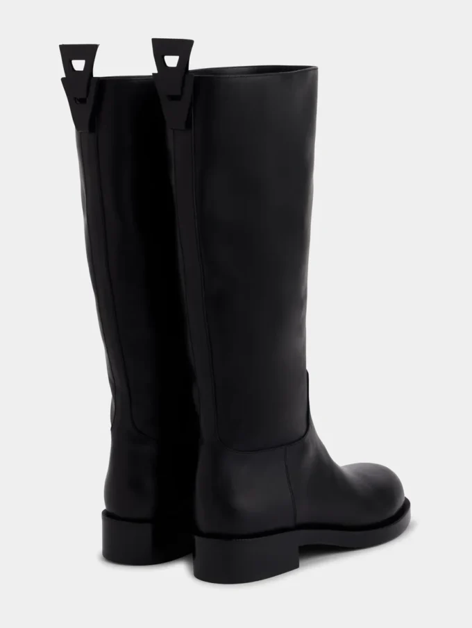 Botas negras de piel lisa