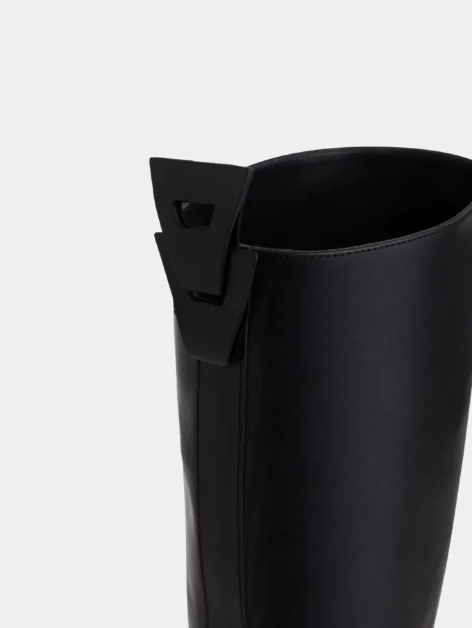 Botas negras de piel lisa