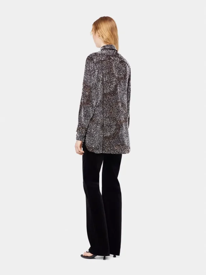 Camisa de crepé con bordado de perlas