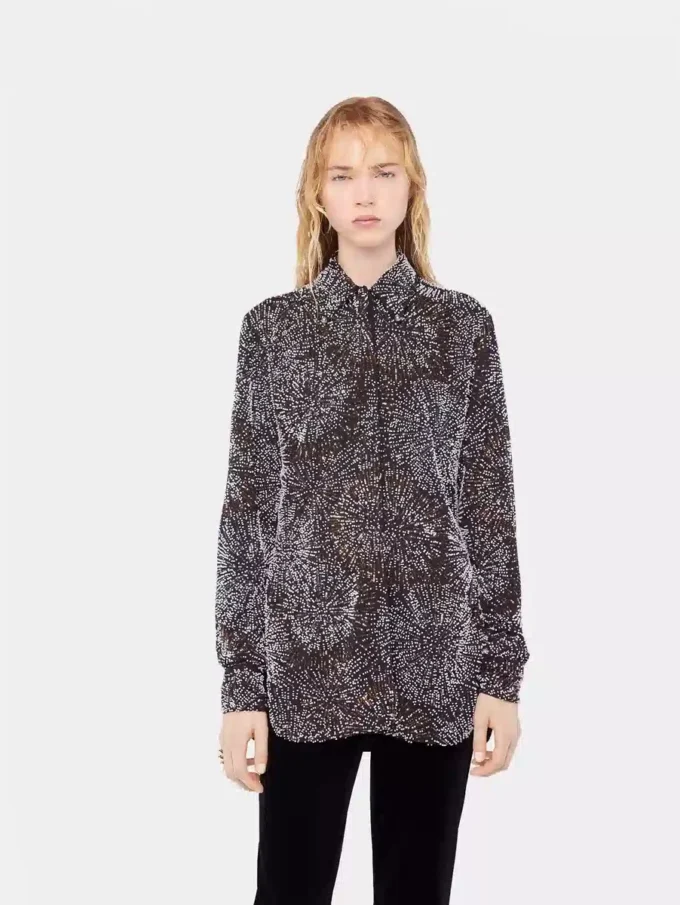 Camisa de crepé con bordado de perlas