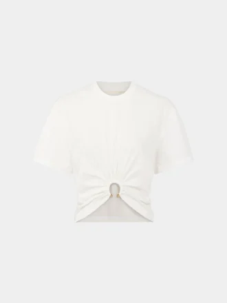 Camiseta blanca con piercing