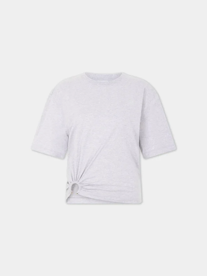 Camiseta gris con perforación