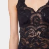 Camiseta negra de tirantes de encaje