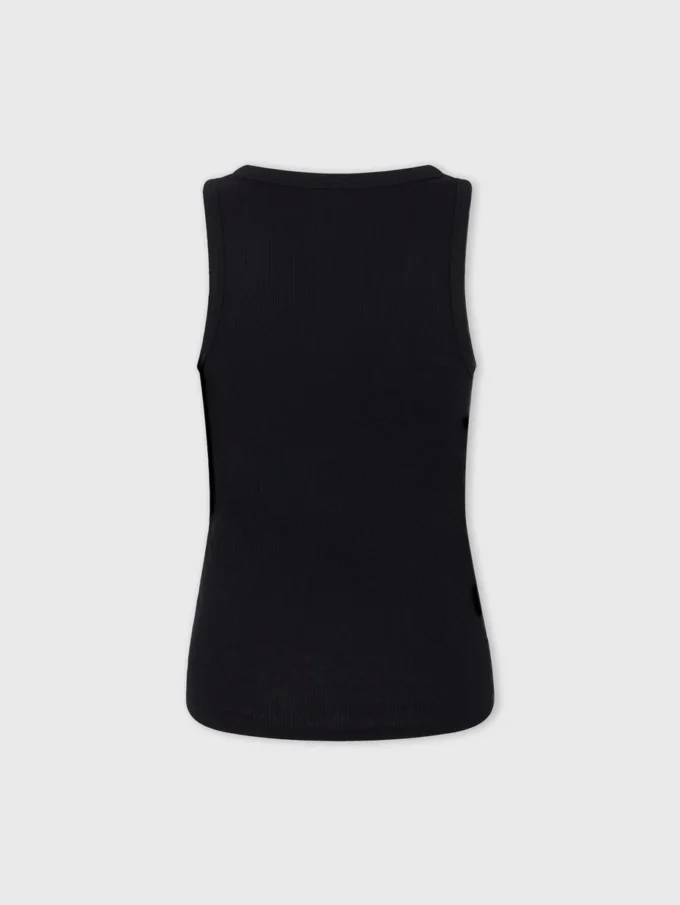 Camiseta negra sin mangas con detalle perforado característico