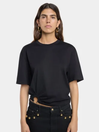 Camiseta oversize con piercing