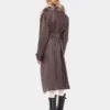 Gabardina con ribetes de piel sintética