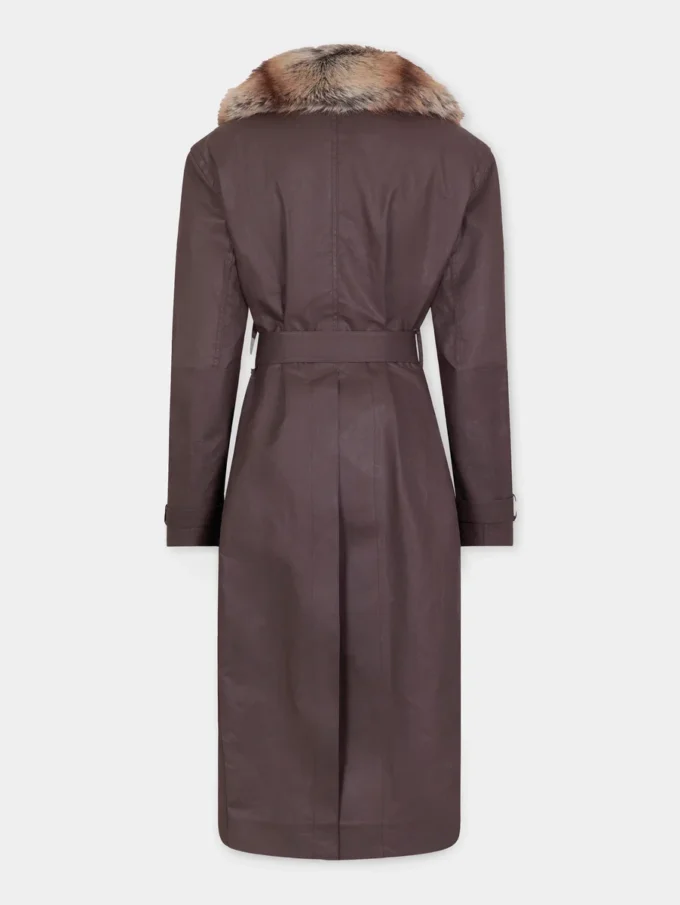 Gabardina con ribetes de piel sintética