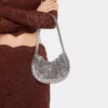 Icónico bolso Moon Bag de 1969 en color plateado