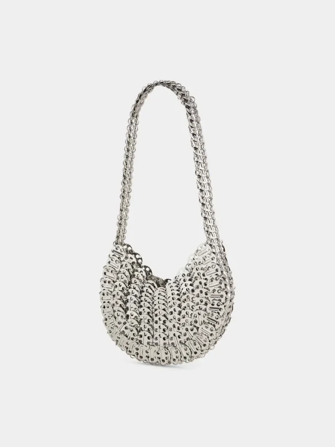 Icónico bolso Moon Bag de 1969 en color plateado