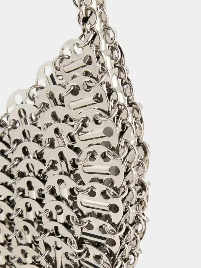 Icónico bolso Moon Bag de 1969 en color plateado