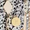 Icónico bolso Moon de 1969 en plata ensamblado con pampillas metálicas