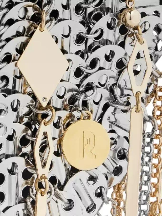 Icónico bolso Moon de 1969 en plata ensamblado con pampillas metálicas
