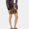 La falda de discos dorados brillantes