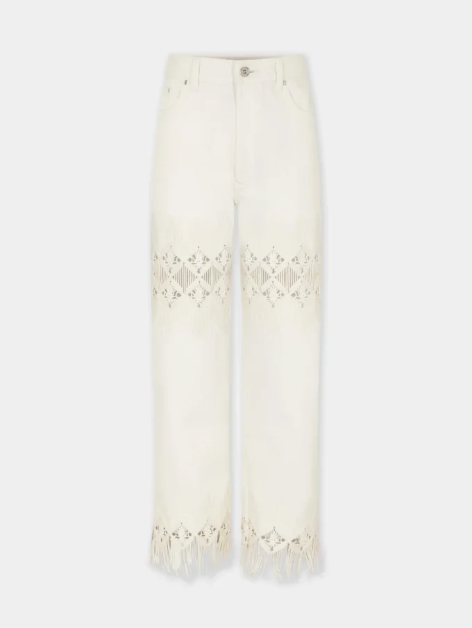 Pantalones de mezclilla con detalles bordados