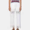 Pantalones de mezclilla con detalles bordados