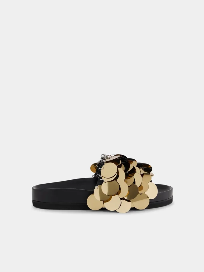 Sandalias adornadas con lentejuelas