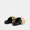Sandalias adornadas con lentejuelas